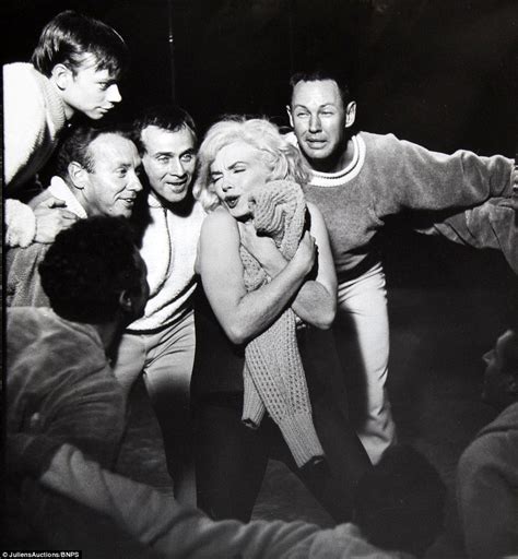 Marilyn Monroe photos go up for auction | Daily Mail Online