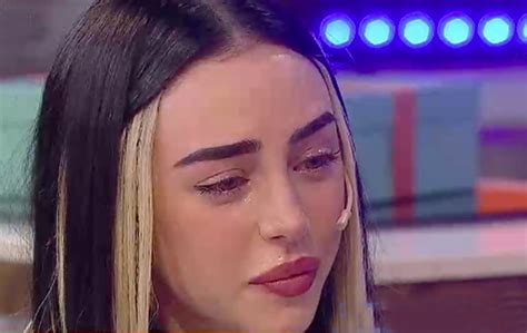 Nicki Nicole lloró desconsoladamente en vivo por su abuelo: “No lo veo ...