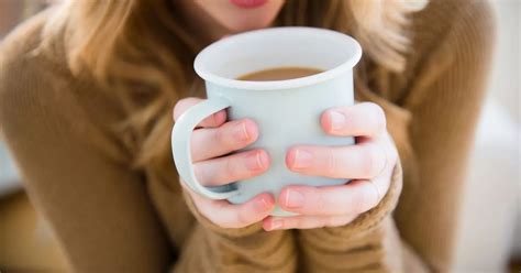 Simple trick blasts tea stains from mugs without the need to scrub ...