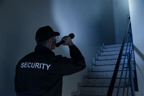 7 Qualities of a Good Mall Security Officer
