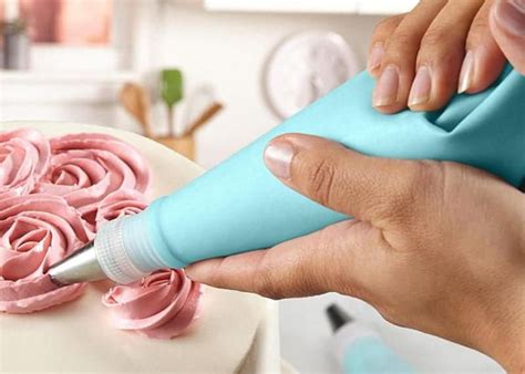 set za ukrasavanje torti  kolaca sa  nastavaka emshop