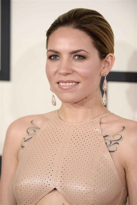Skylar Grey at 2015 Grammy Awards Red Carpet – celebsla.com