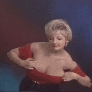 Vintage Danni Ashe pops 'em out Porn Pic - EPORNER