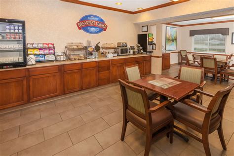 Baymont by Wyndham Galesburg | Galesburg, IL Hotels