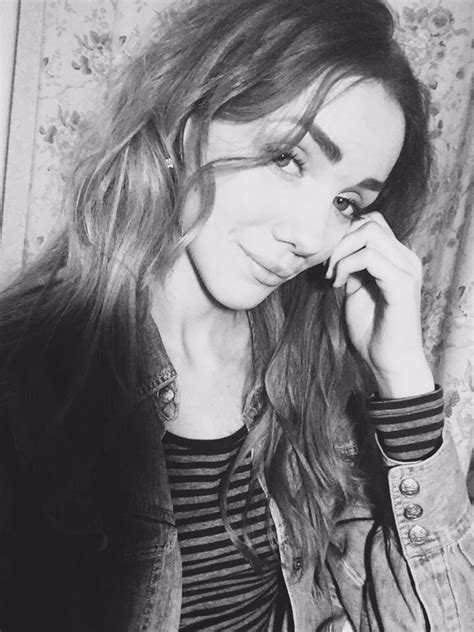 Female Profile & Live Cam Show SkyPrivate