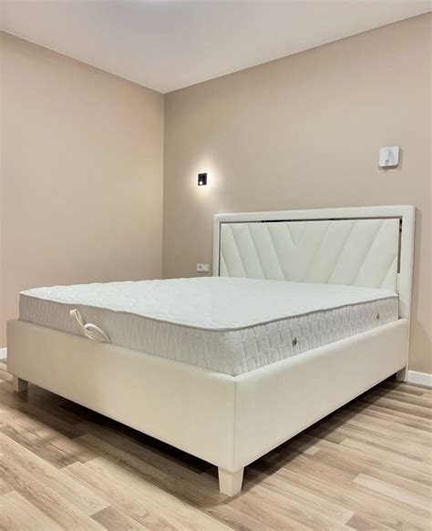 Продам кровать с матрасом: 5 200 грн. - Меблі для спальні Київ на Olx