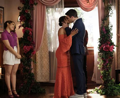 The Flash Season 7 finale trailer and photos tease what's to come ...