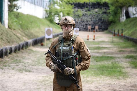 Ukraine’s police forces switch to MP5 submachine guns (PHOTOS)