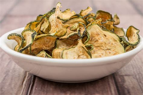 how to clean a zucchini