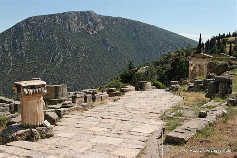 La Via Sacra, Delphi - Grecia