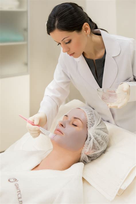 Уходовые процедуры для лица в Москве. Выгодные цены в клинике GMTClinic