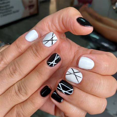 Diseño De Uñas en Blanco Y Negro Paso a Paso 【IDEAS E IMÁGENES】