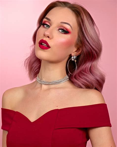 Stella Cini [2020-02-10] (@stellacini) : r/Cold_Shoulders