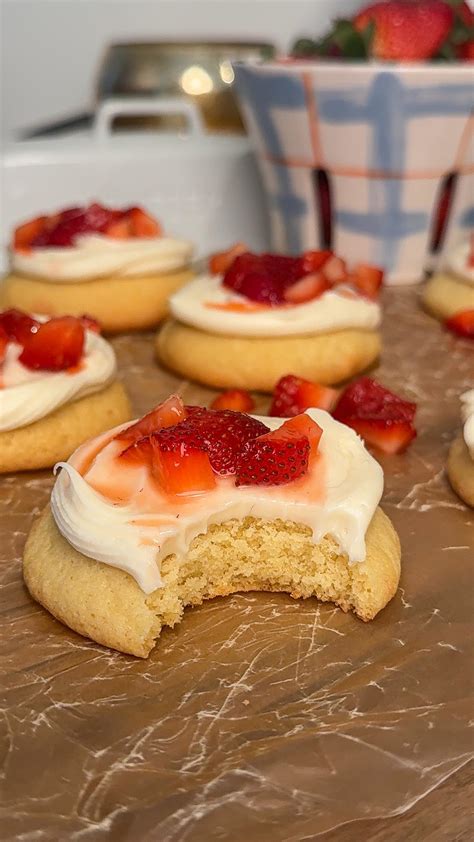 Mallory Harr | strawberry shortcake cookies 🍓🍰 your classic strawberry