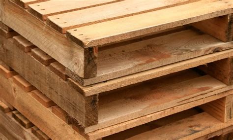 wood  plastic pallets   depth comparison