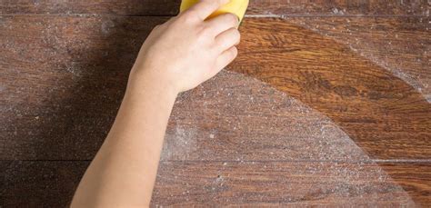 horrible   lurk  dust buzzy moment