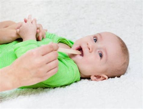 Sprej za grlo: ocjena, pregled najboljih, formulacije i upute, osvrti