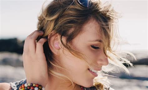 معرفی هدفون جی بی ال JBL Live Free NC – تهران اسپیکر