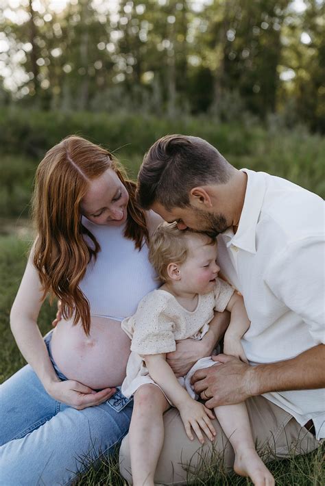 Riverside Family Maternity Session – The White Wren