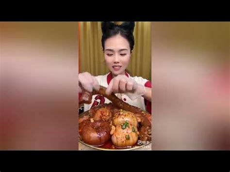 КИТАЙЦЫ ЕДЯТ НА КАМЕРУ / АСМР ЕДА. 🥢🍝🥢🍝 - YouTube