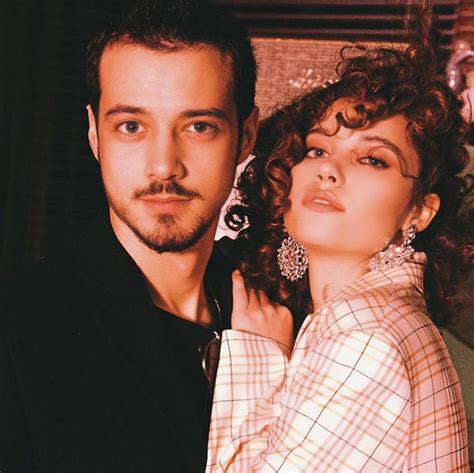 Afra Saraçoğlu ve Mert Yazıcıoğlu çifti birlikteliklerinin 1 ...