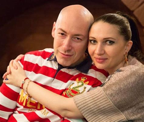 ДМИТРИЙ ГОРДОН И ВСЕ ЕГО ЖЕНЫ: КТО ЭТИ ЖЕНЩИНЫ, РОДИВШИЕ ЕМУ СЕМЕРЫХ ...