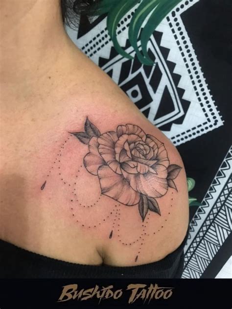 Tatuagem De Rosas No Ombro - Tatuagem Ornamental de Floral de Rosa no Ombro - "..." - " Uma Linda e ...