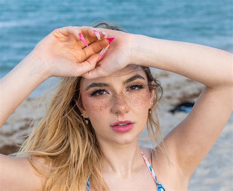 Demi Hawks - Bio, Age, Height, Wiki | Models Biography