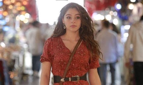 Cemre Baysel - Onedio