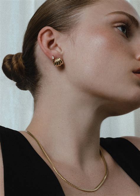 Teardrop Huggie Earrings Diamond - Kinn