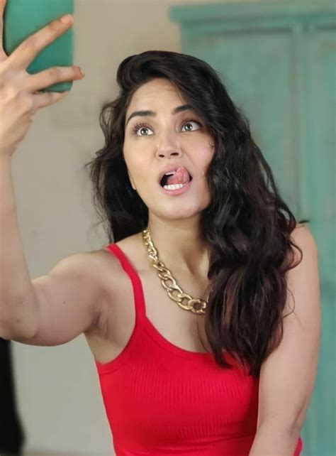 Bhabhi's Selfie | Scrolller