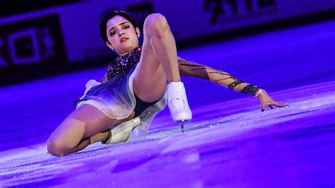 Russian figure skater Medvedeva wows fans at Japan Grand Prix — RT ...