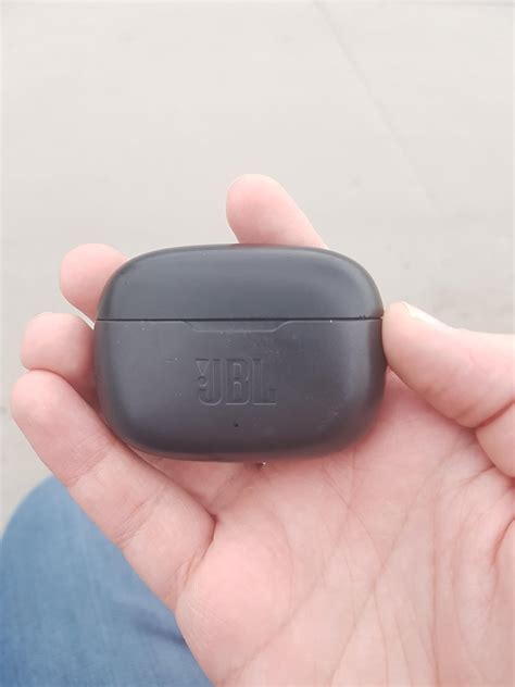 JBL Wireless Headphone Case : r/kelowna