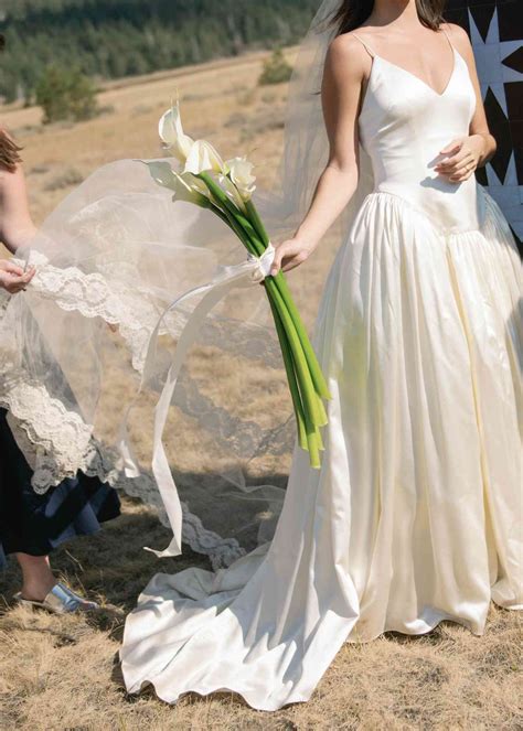 Basque Waist Wedding Dresses: What to Know About This Vintage-Inspired