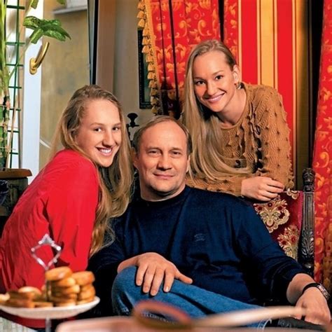 Евгений Сидихин: биография, семья, фото, дети, жена, личная жизнь ...