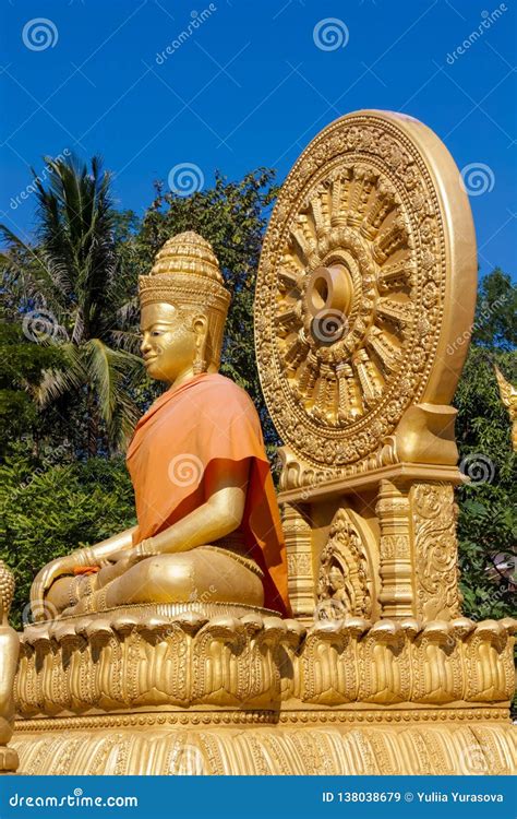golden buddha statue  thailand wat stock image image  pagoda