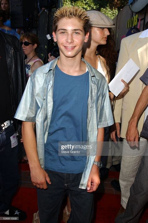 Justin berfield during 2001 teen choice awards arrivals at – Artofit