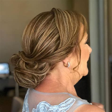 Penteado Para Mãe Da Noiva 2023 - Penteados para mãe da noiva: 30 Ideias lindas e como fazer