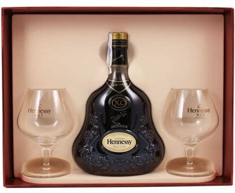 Коньяк Хеннесси ХО с двумя бокалами, 0.7 л - купить в Smart Wine Shop