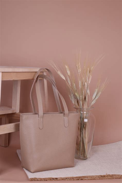 Женская кожаная сумка шоппер бежевая A019 beige grain купить в интернет ...
