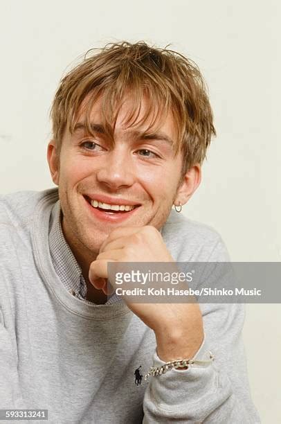 Damon Albarn 90s Photos and Premium High Res Pictures - Getty Images