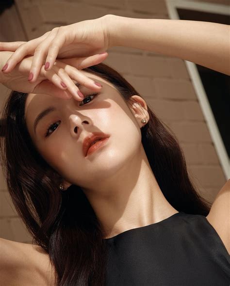 Go Yoon Jung Instagram