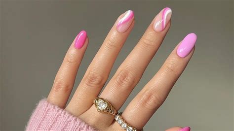 Manicura rosa: 5 uñas tendencia con el color de moda más elegante