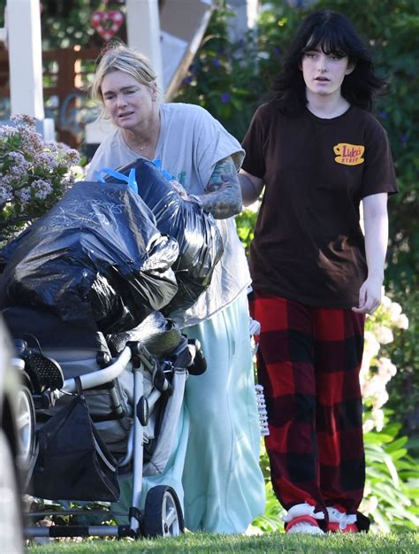 Erika Eleniak Wikiwand