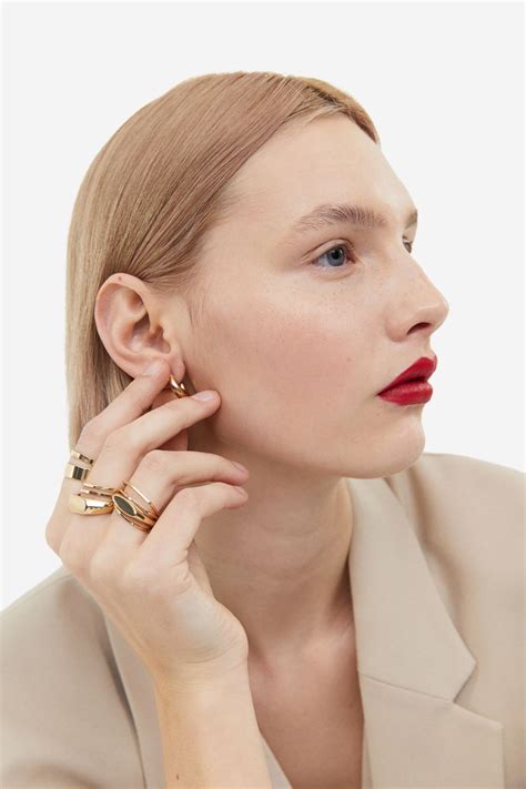 14 Expensive-Looking H&M Jewelry Pieces I'm Considering | Who What Wear