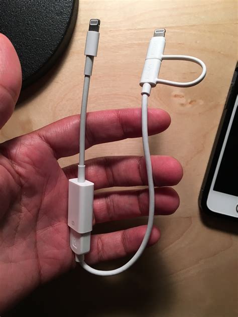 How to direct connect an iPhone to an iPad to share photos and videos