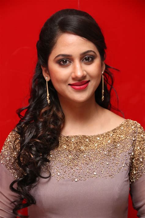 Mia George Mesmerizing Photos Collection