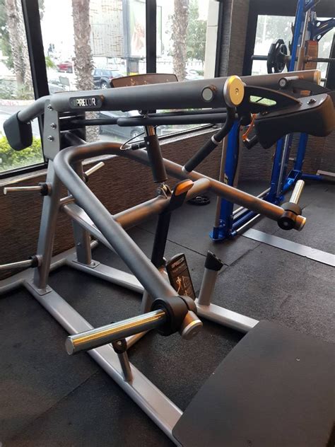 precor squat machine 2 - Anaplasis Gym Fitness Center Limassol Cyprus