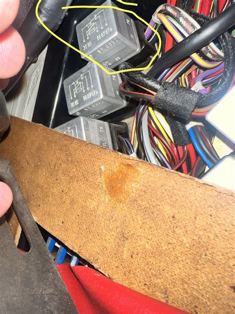 Does anyone know what this relay does? | Mercedes-Benz Forum