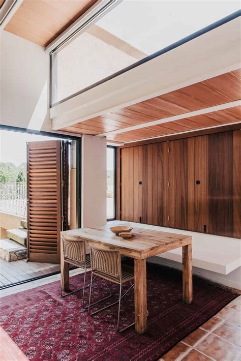 Mesura Remodels a Summer Home in Sant Mori, Spain